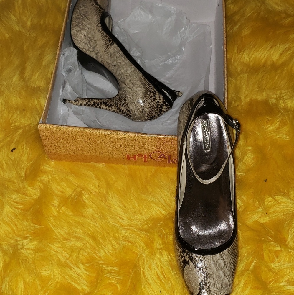 Snake print  pumps